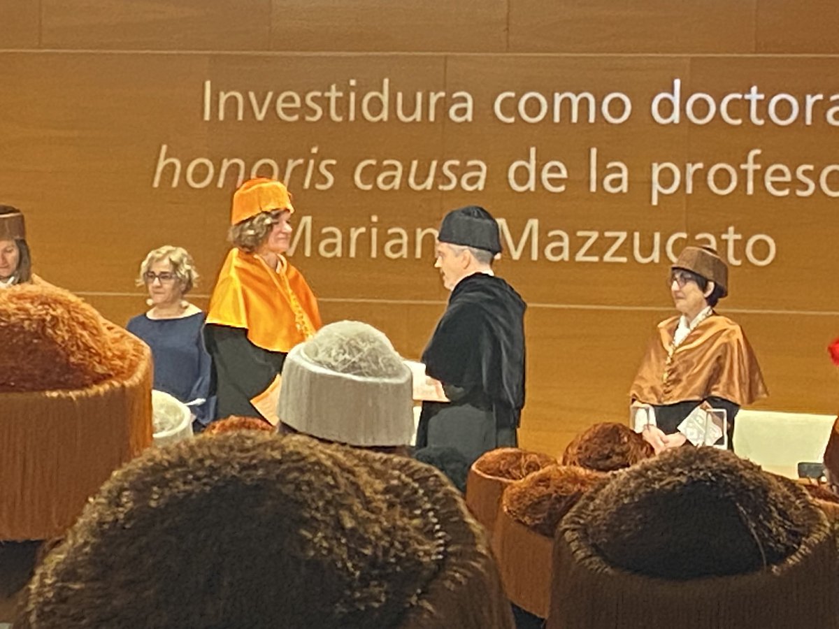 TCiudadana_UPV's tweet photo. Laudatio de @jmalvarezcoque en la investidura Honoris Causa de la Dra Mazzucatto, inspiradora y rebelde: el sector público es clave para impulsar la innovación/ Políticas deben de ser orientadas a Misiones/ innovación como proceso político. https://t.co/siKUCfnUmD