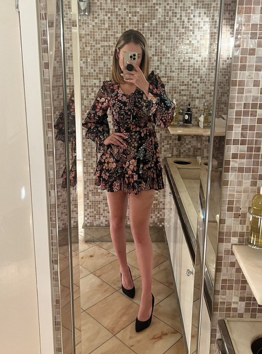 Elle Voss on Twitter: "Let’s ruffle some florals, shall we?"