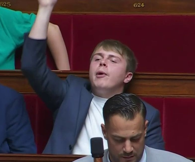 FrancAller_info's tweet photo. On pourrait pas le planter dans une parcelle, celui-là ? 🤔
Histoire qu'il se rende enfin utile à quelque chose ? 
On lui paierait le litron, hein ? 

#Effarouchement 

#Corneilles #Freux
#Semis #DégâtsAgricoles #Agriculture
#Esod #Régulation #agritwittos #FrAgTw
#Chasse #Chasseurs #Piégeage 

#Nupès #EELV #HorsSol