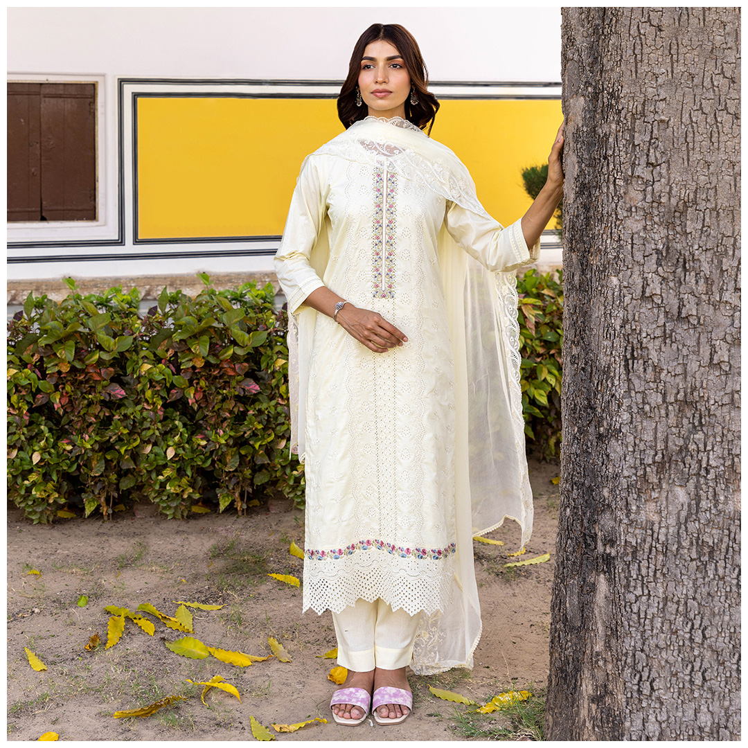 #Elevate your style with graceful machine embroidery from our new exclusive collection #MITHI
Shop online bit.ly/43RmSXb or visit at the store nearest to you. For customized stitching services/WhatsApp order on 9650395335.
#ClothingBrand #unstitchedsuits