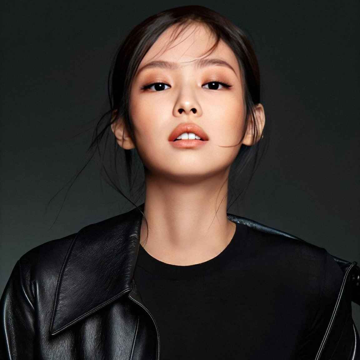 updatecultura's tweet photo. Jennie (BLACKPINK) pode ser indicada ao Emmy por sua atuação excepcional em “THE IDOL”, afirma a Forbes. https://t.co/Ut16fge0li