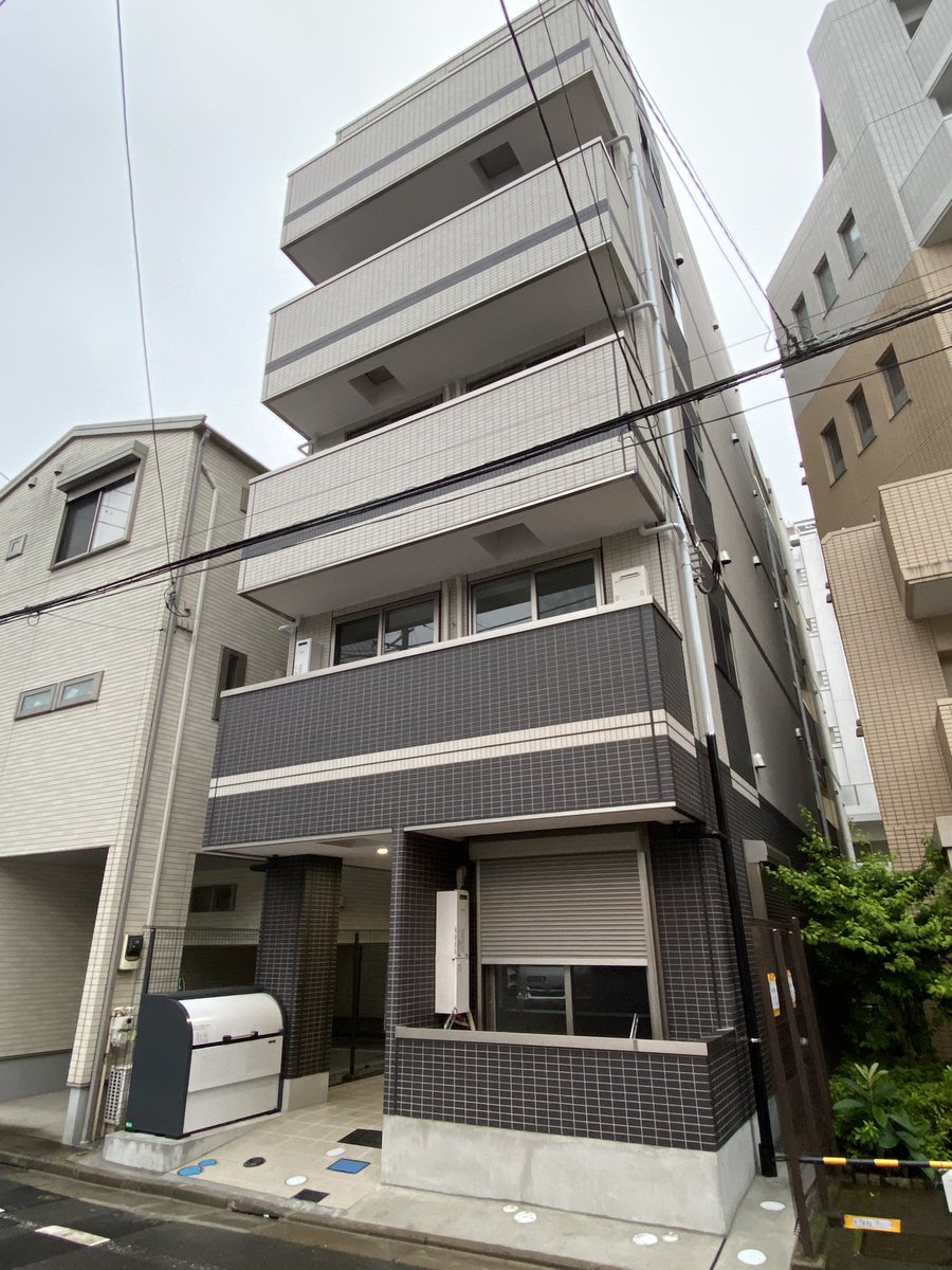 HIROAD0709's tweet photo. 【都内土地から新築完成🎉】
無事竣工し建設会社より引渡しを受けました✨

▪︎土地決済：令和3年9月30日
▪︎上棟：令和4年12月28日
▪︎竣工：令和5年5月31日

地方築古アパートを3.9%で買おうとしてた自分がまさか土地買って新築建てれるとは…

改めてメンターご夫婦、建築会社社長に心から感謝🙇‍♂️ https://t.co/EqD363AxHW
