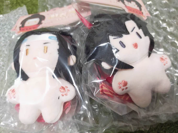 虚無ちゃんも届いたんですよ!ちいこいいのち・・・ 服を下敷きに堂々としたマッパで来た か、かわいい～実物のがかわいいですね 綿パンパン!