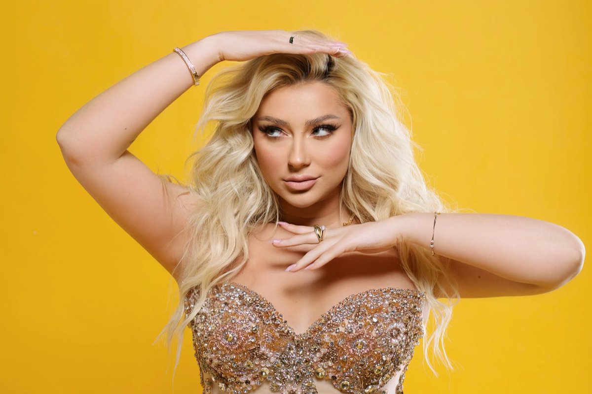 MrNikoK's tweet image. The One @RonelaHajati #stledbyNikoKomani for Fill Magazine #SecondIssue