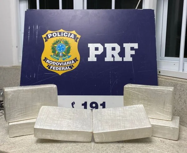 Cocaína que seria vendida no São João de Senhor do Bonfim é apreendida pela PRF

Segundo a polícia, a droga poderia render R$ 1 milhão para os criminosos bit.ly/3JqMVw6 #correio24h