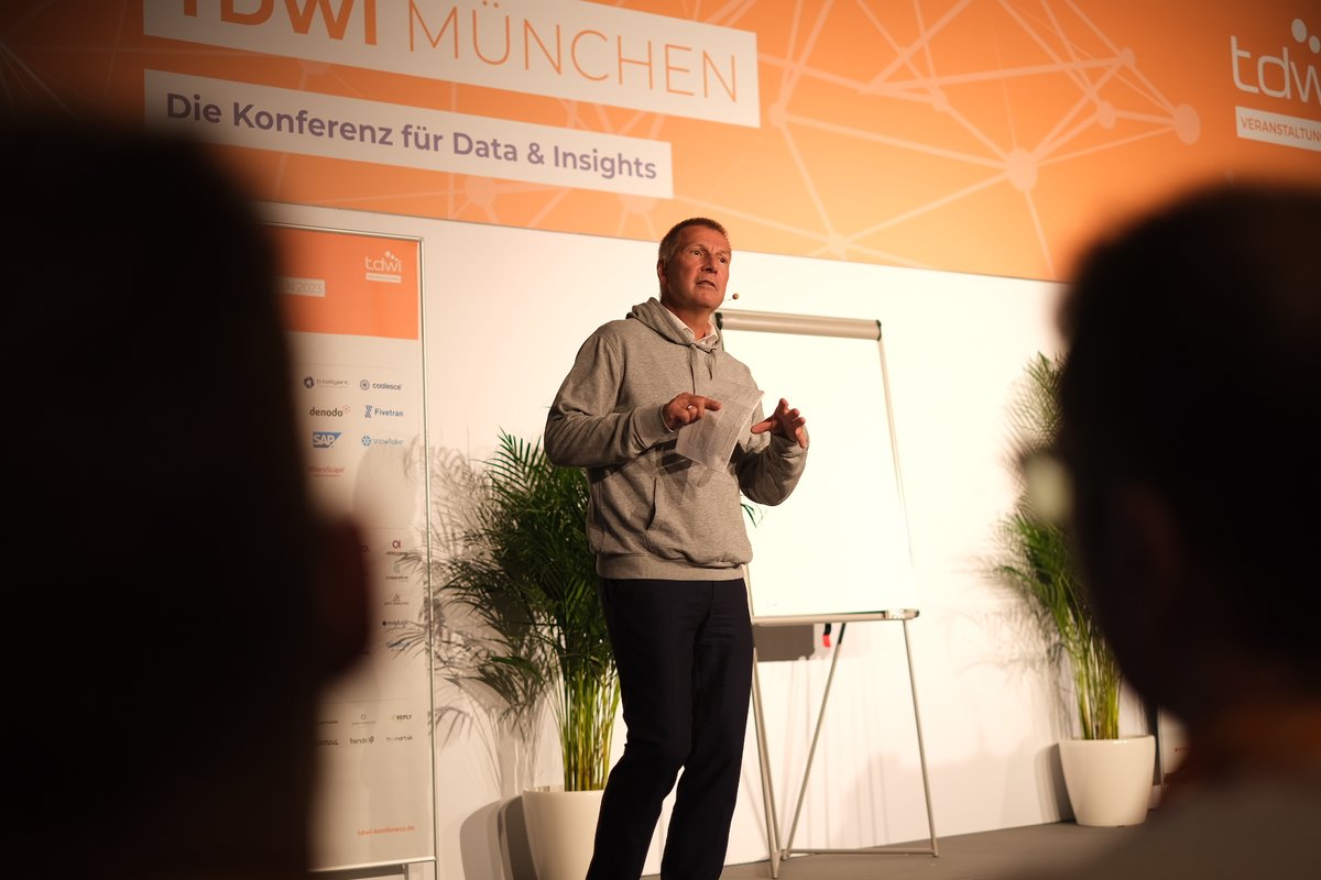 BWmentor (@bwmentor) on Twitter photo #Keynote #Empfehlungen von Klaus-Dieter Schulze / TDWI auf der #tdwimuc:
1) Auf "value-driven" fokussieren, statt auf "data-driven" - nicht um der Technik Willen allein innovieren, Synergien als Orientierung
- #tdwimuc / <a href="/tdwi_eu/">TDWI EUROPE</a> #Keynote #Empfehlungen von Klaus-Dieter Schulze / TDWI auf der #tdwimuc:
1) Auf "value-driven" fokussieren, statt auf "data-driven" - nicht um der Technik Willen allein innovieren, Synergien als Orientierung
- #tdwimuc / <a href="/tdwi_eu/">TDWI EUROPE</a>