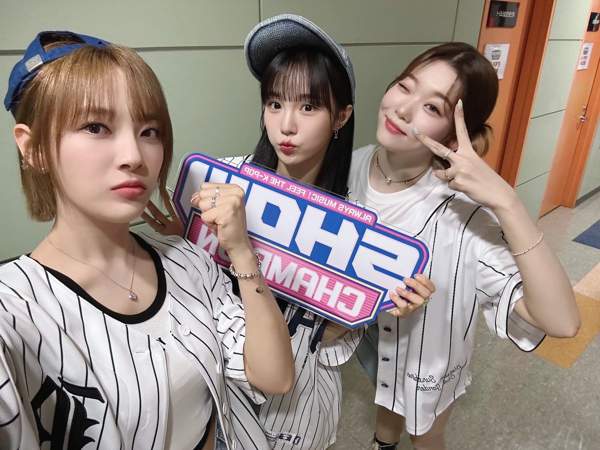 showchampion1's tweet photo. 야구 요정으로 변신한 #달나츠  (⸝⸝ ̆𖥦 ̆⸝⸝)ෆ 

승리 요정🧚🏻‍♀️ 달나츠와 함께한
행복한 쇼요일이래요 👼💗

울 딸랑구들 #쇼챔피언 마음속으로 홈런 ⚾️💘 https://t.co/fH07EjgO6L