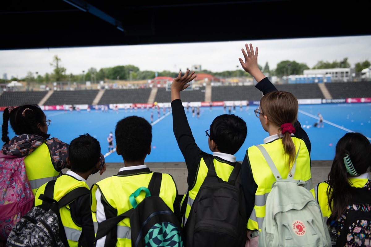 It's National School Sports Week!! Yesterday, 25 schools attended the FIH Pro League in London to see Great Britain men's team take on Germany! 

They had a chance to get active in the activation zone and some took part in play on the pitch! 🏑