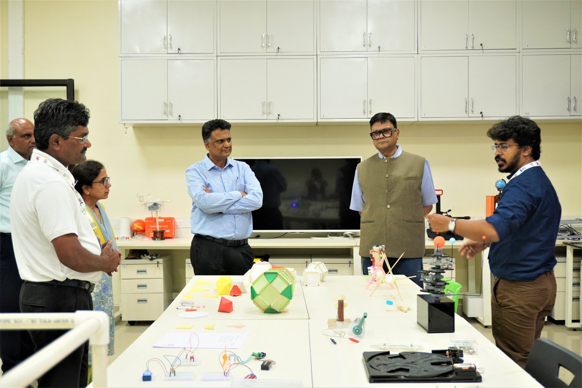 Shri Sanjay Kumar, Department of School Education, and Shri K. Sanjay Murthy, Secretary, Dept. of Higher Education, recently paid a visit to the STEM Tinkering experience centre set up under #STEMReady project during theG20 event.
@EduMinOfIndia @TataTech_News @IISERPune