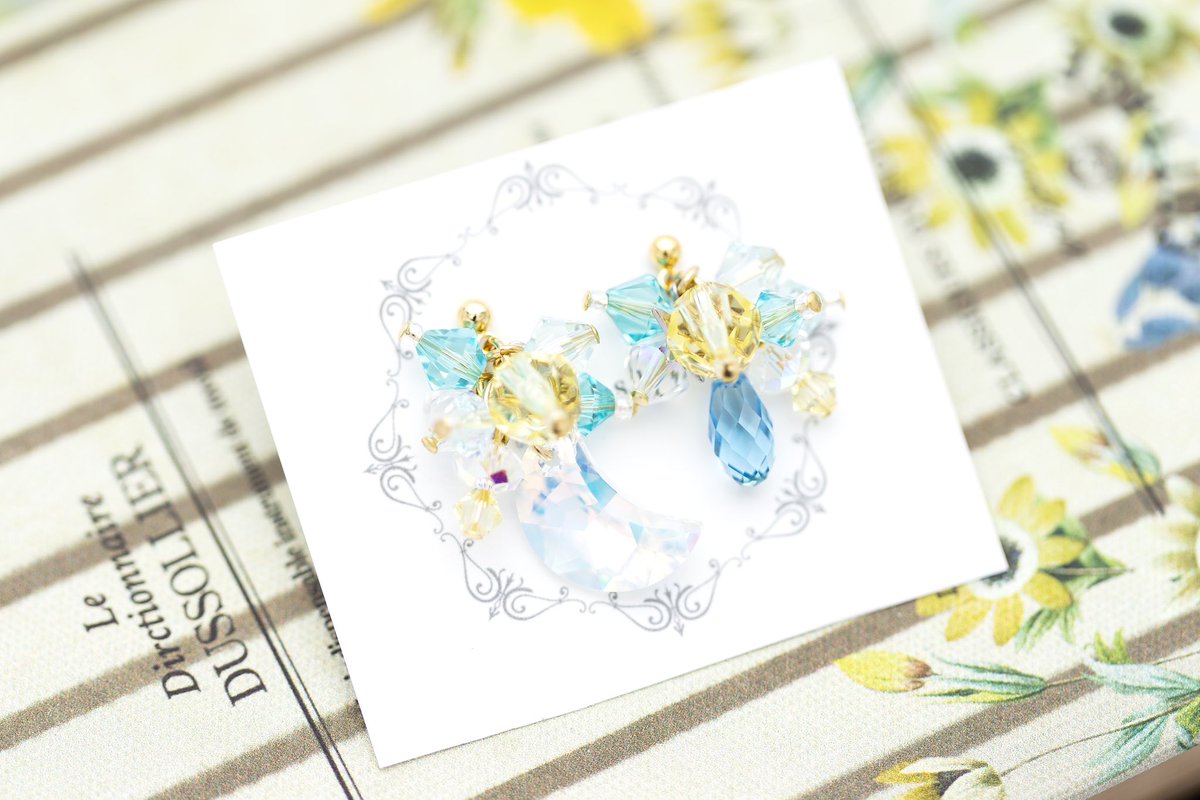 soratsuki's tweet image. 個展のお知らせ✧*｡

Soratsuki×Kimurasaki 2人展
『gradation』

日時：7月17日(月・祝)
13:00-18:30(18:00受付終了)

場所：デザフェスギャラリー
EAST202号室

まったり開催します( ¨̮ *)
遊びに来て頂けたら嬉しいです