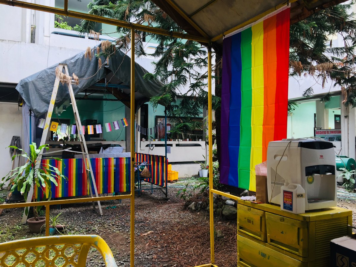 tanglawdevcom's tweet photo. TINGNAN: Nakiisa ang komunidad ng Devcom sa pagdiriwang ng Pride Month ngayong Hunyo.

Bukod sa tatlong student orgs ng kolehiyo, mayroon ding Pride flag sa bukana ng CDC Building, matapos payagan ng administrasyon ang hiling ng @UPLBCDCSC.

📸: E. Devilleres

#TanglawCDC https://t.co/3mNxzSfZ26
