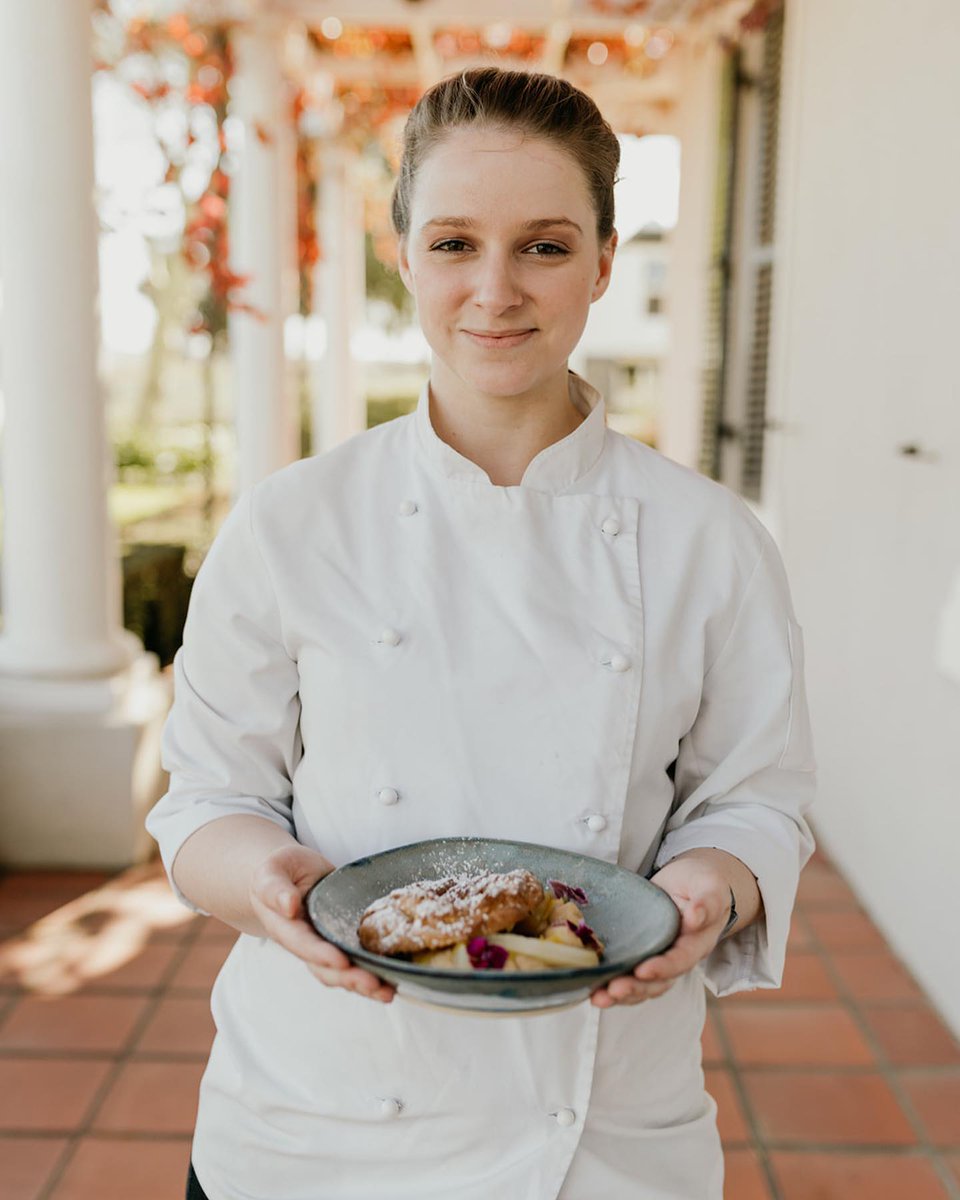 phesantekraal's tweet image. Treat yourself to a cozy culinary experience that will leave you craving for more when you indulge in the comfort of our hazelnut choux pastry Paris Brest, crafted to perfection by Sous Chef Sunè. Book online: grootphesantekraal.co.za
#dinedurbanville #winterdessert #insideguide