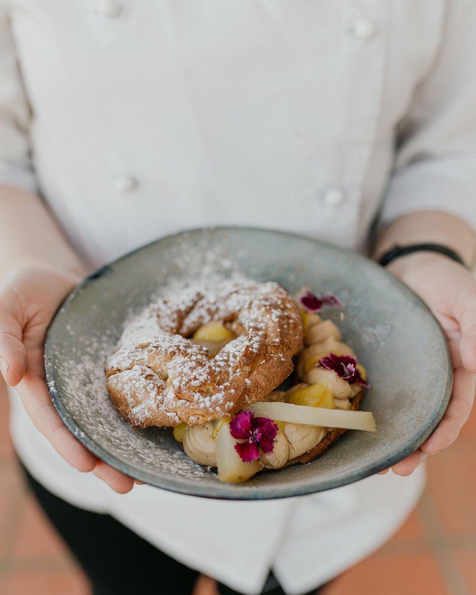 phesantekraal's tweet image. Treat yourself to a cozy culinary experience that will leave you craving for more when you indulge in the comfort of our hazelnut choux pastry Paris Brest, crafted to perfection by Sous Chef Sunè. Book online: grootphesantekraal.co.za
#dinedurbanville #winterdessert #insideguide