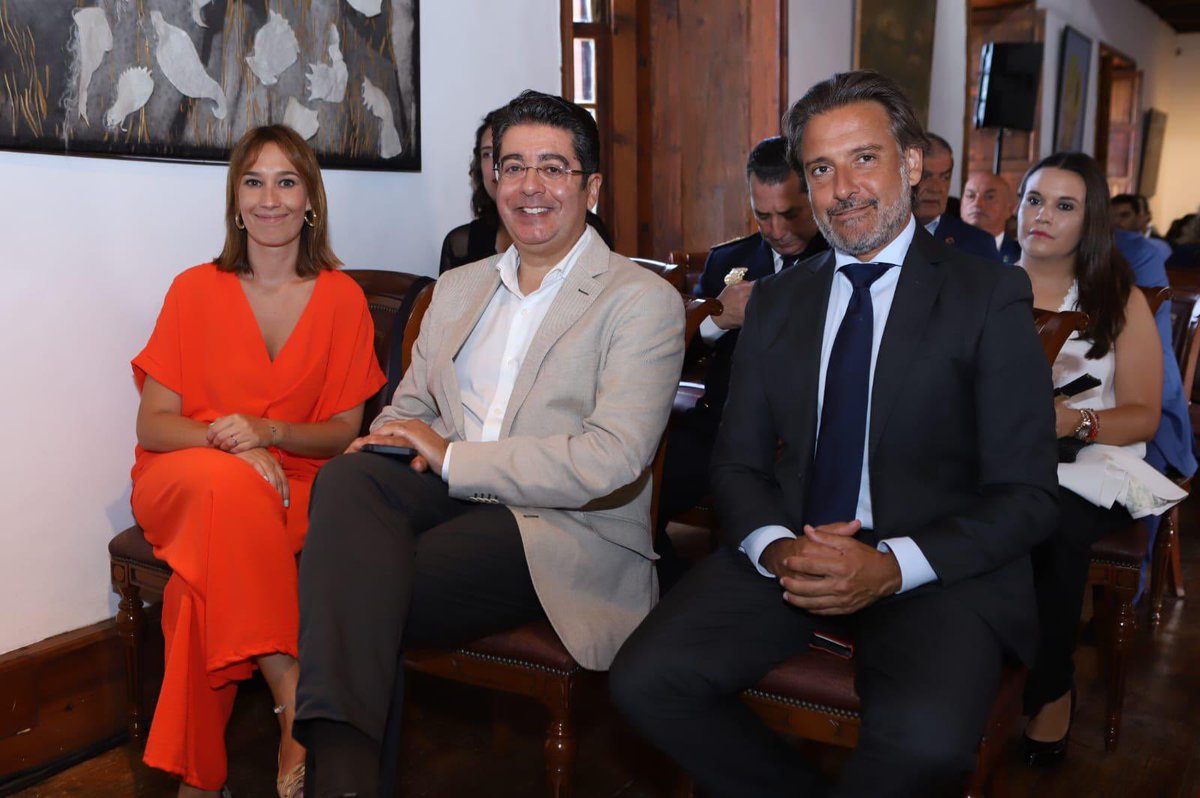 PedroMartinTfe's tweet photo. Hoy se incorpora una nueva alcaldesa de nuestro partido en la isla. Sandra dirigirá el destino de Tacoronte los próximos cuatro años. Una justa recompensa al trabajo realizado y a la ilusión que ha puesto por mejorar el municipio en el que nació. https://t.co/2Ky5EHKP5t
