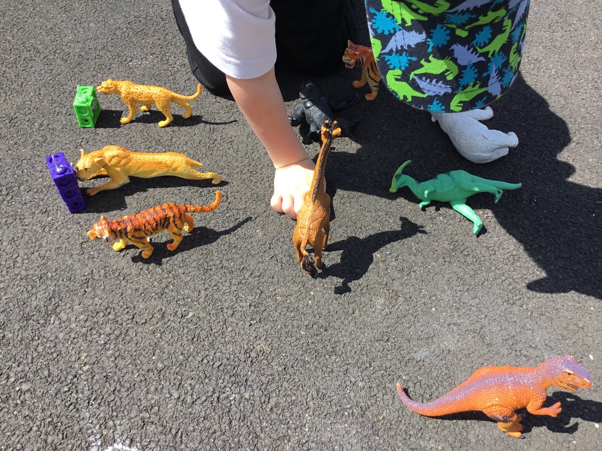 KirkbyMSchool's tweet image. Acorn Class have been exploring shadows this morning after we spotted that the #numberblocks all made different sized shadows #masterymaths ⁦@NCETM⁩