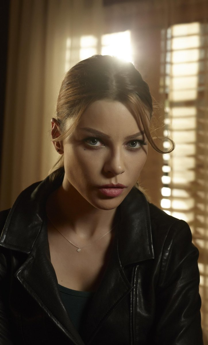 Have a nice day with Chloe Decker 💜☀️💋💦
#Lucifer #LaurenGerman 
#GermWednesday