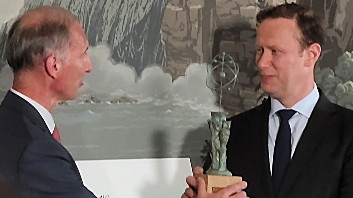 [NEWS] <a href="/OlivierLasmoles/">Olivier Lasmoles</a>, professor of law and director of the ESDHEM programme at SKEMA, has been honoured with the 12th Olivier Debouzy Award 2023 for his book titled "Le droit pénal fait son cinéma" (Criminal law at the cinema). Details: fcld.ly/gfgg6pb #WeAreSKEMA