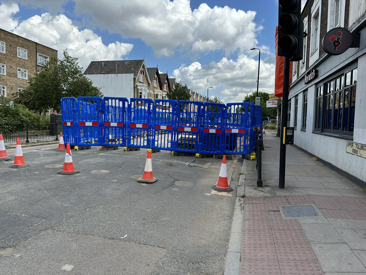 FlorenceRoadN4's tweet photo. Not content with works on one junction. Now 3/4 roads has works on, within 50m of each other!! East, south, west of tollington / Stroud Green road. Crazy poor planning. https://t.co/JNgTIDnE3e