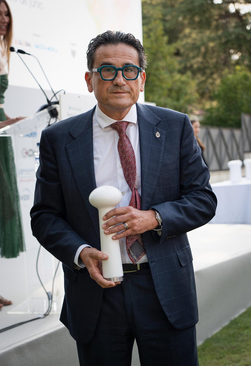 🏥🏆José Luis Poveda,  Premio Fundamed a la trayectoria profesional en Farmacia. Un reconocimiento a su recorrido profesional en Farmacia Hospitalaria y a su implicación para visibilizar las Enfermedades Raras y el acceso a medicamentos huérfanos. 👏👏
📰acortar.link/08NMZo