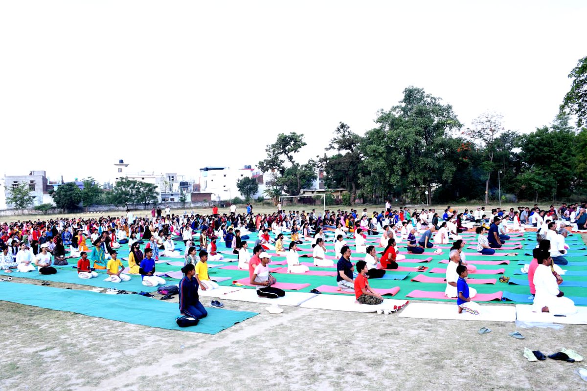 My Sakhi welfare foundation and sahu jain college najibabad celebrate International yoga day 2023 with more than thousand people @myogiadityanath @Anurag_Office @narendramodi @bijnorexpress2 @cmbjpup #YogaDay #drrakhianandagarwal