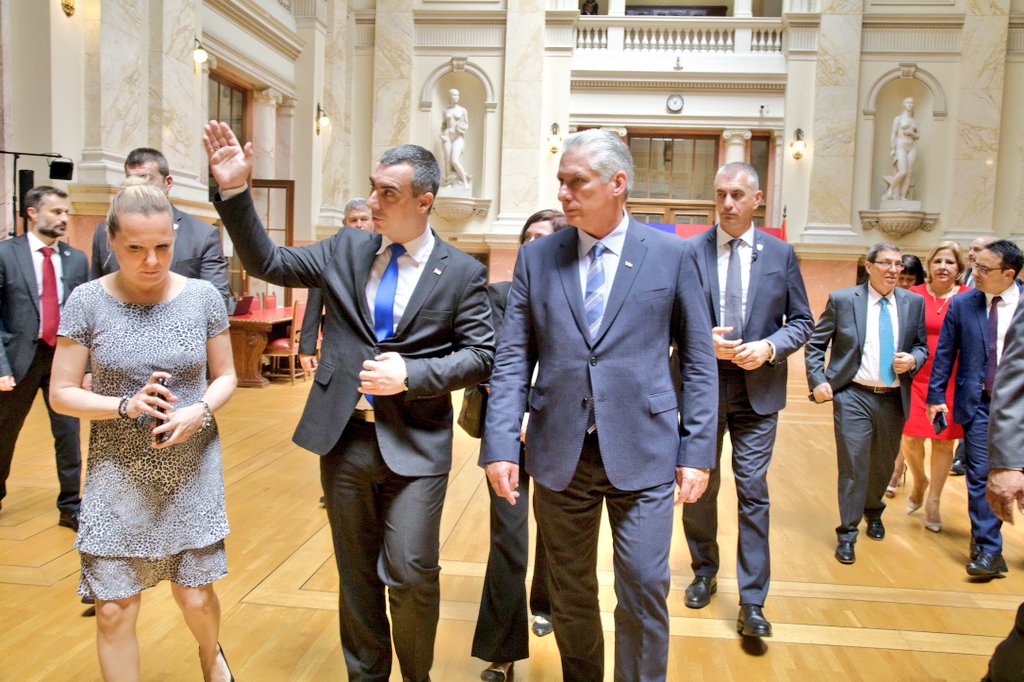 Me reuní con el presidente de la Asamblea Nacional de Serbia, @Vladimir_Orlic. Compartimos el interés de profundizar los vínculos interparlamentarios entre #Cuba y #Serbia, y la disposición de continuar afianzando los lazos de amistad y colaboración entre ambos países.
