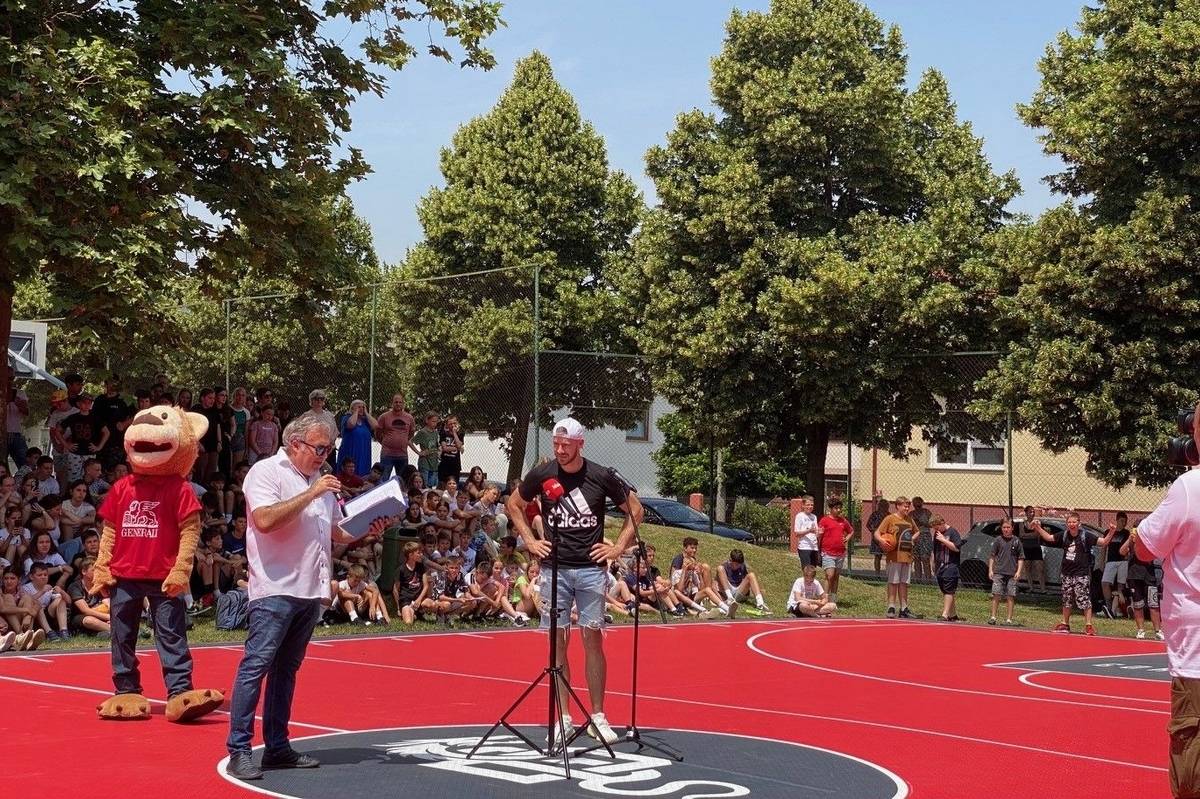 🏀Slovenian Tourist Board partners with basketball star Goran Dragić @Goran_Dragic 🏀 #ifeelsLOVEnia #sloveniaoutdoor 

For promotional activities, which enhance the image of Slovenia and help improve the visibility of the I feel Slovenia brand⤵️

▶️More: ter.li/7phcpe