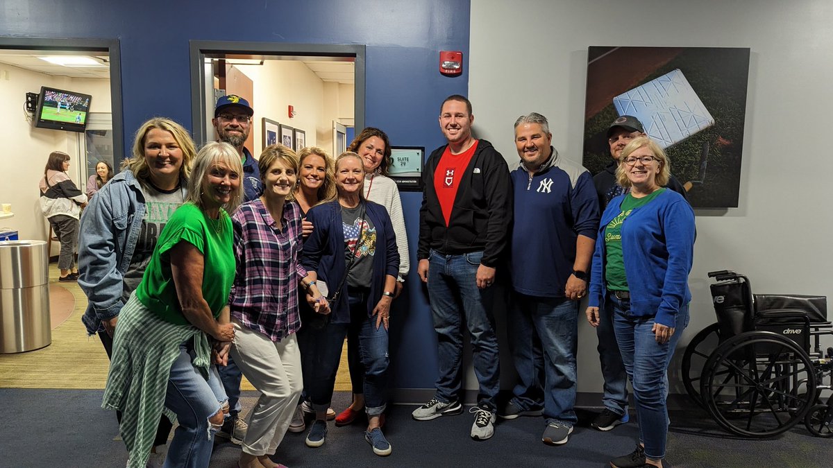 ValleyViewHS's tweet image. It was great to enjoy an evening watching the @DragonsBaseball and also bonding with our office staff and their families.