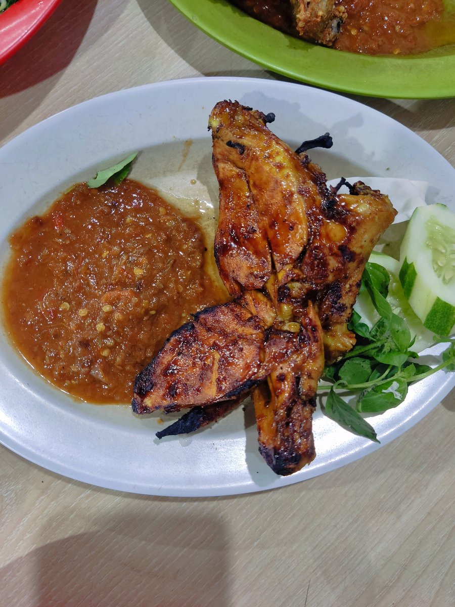 RielCloud's tweet photo. chicken 🤤 https://t.co/Xe55hH67ea