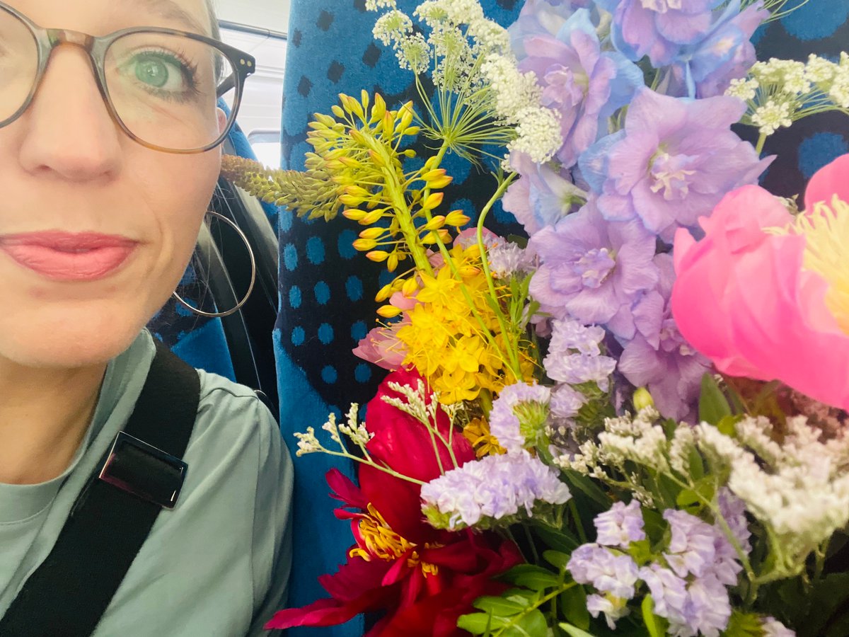 Wonderful to read at the #NorthernWritersAwards last night & to announce that my debut collection ‘Slip’ will be published by Jonathan Cape! I held my flowers like a bride all evening & now I’m getting them safely home on the train. Thank you @NewWritingNorth - for everything! ❤️
