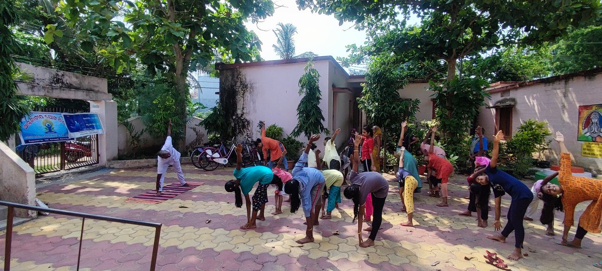 nandamonalipsa's tweet photo. Yoga is the perfect way to unite body, mind, and spirit. International yoga🧘♀️ Day celebrated at Indrakhi Under Mendrajpur SC HWC #YogaDay #yogasession #Rangeilundablock https://t.co/IROhMYuEac