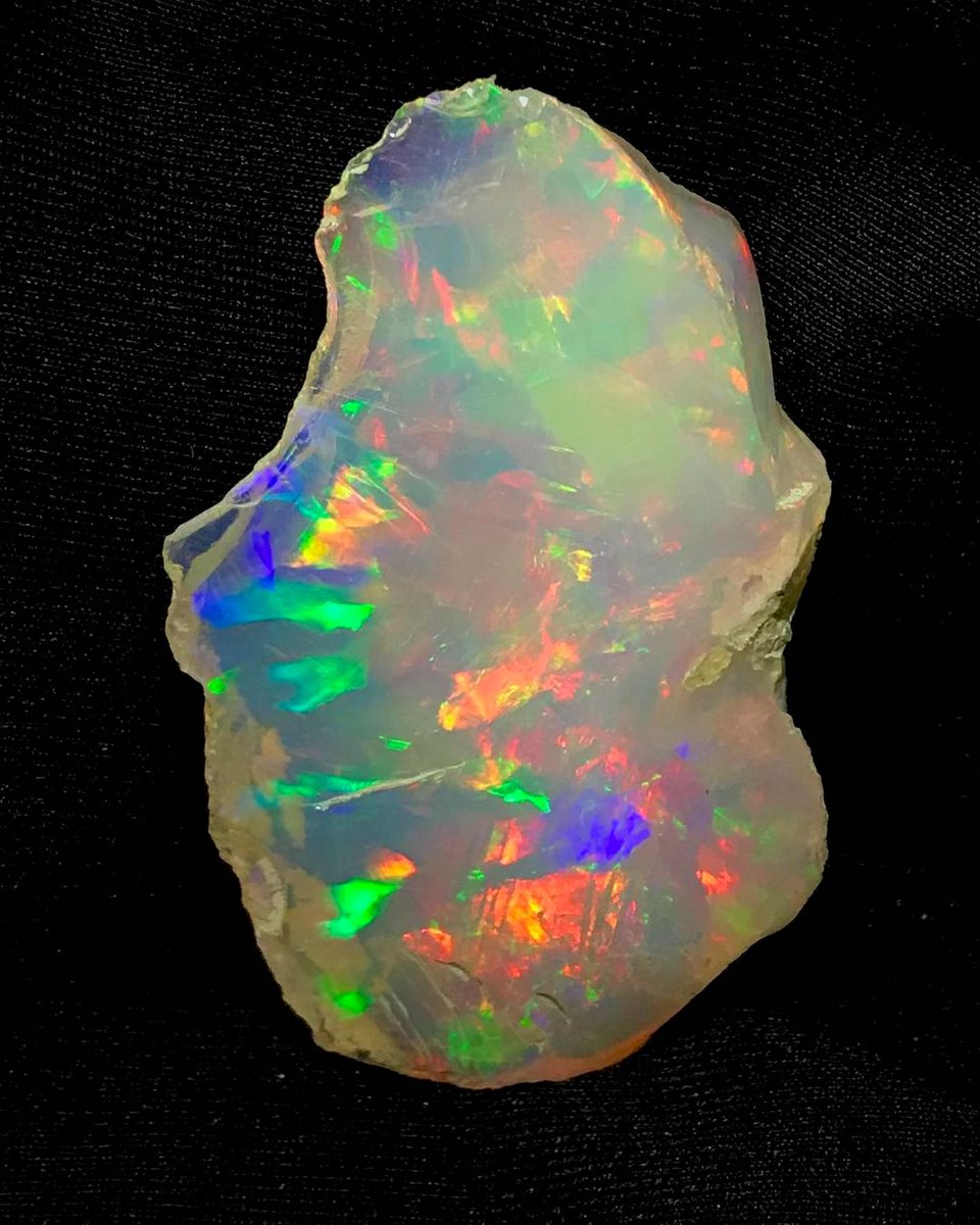 Natural fire opal from Ethiopia 

Photo: Adam Kelly Gems Jewelry

#minerals