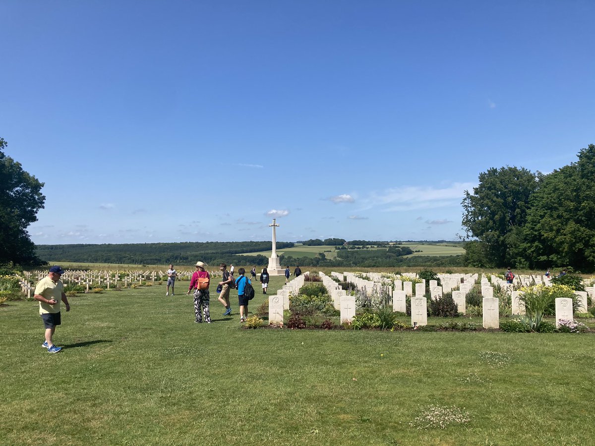 KingsHouseTrips's tweet photo. A beautiful, sunny morning for Year 7 as we visited the incredible Thiepval Memorial. Off to Vimy Ridge next! #KHSYear7Belgium https://t.co/7kUhpX1th1