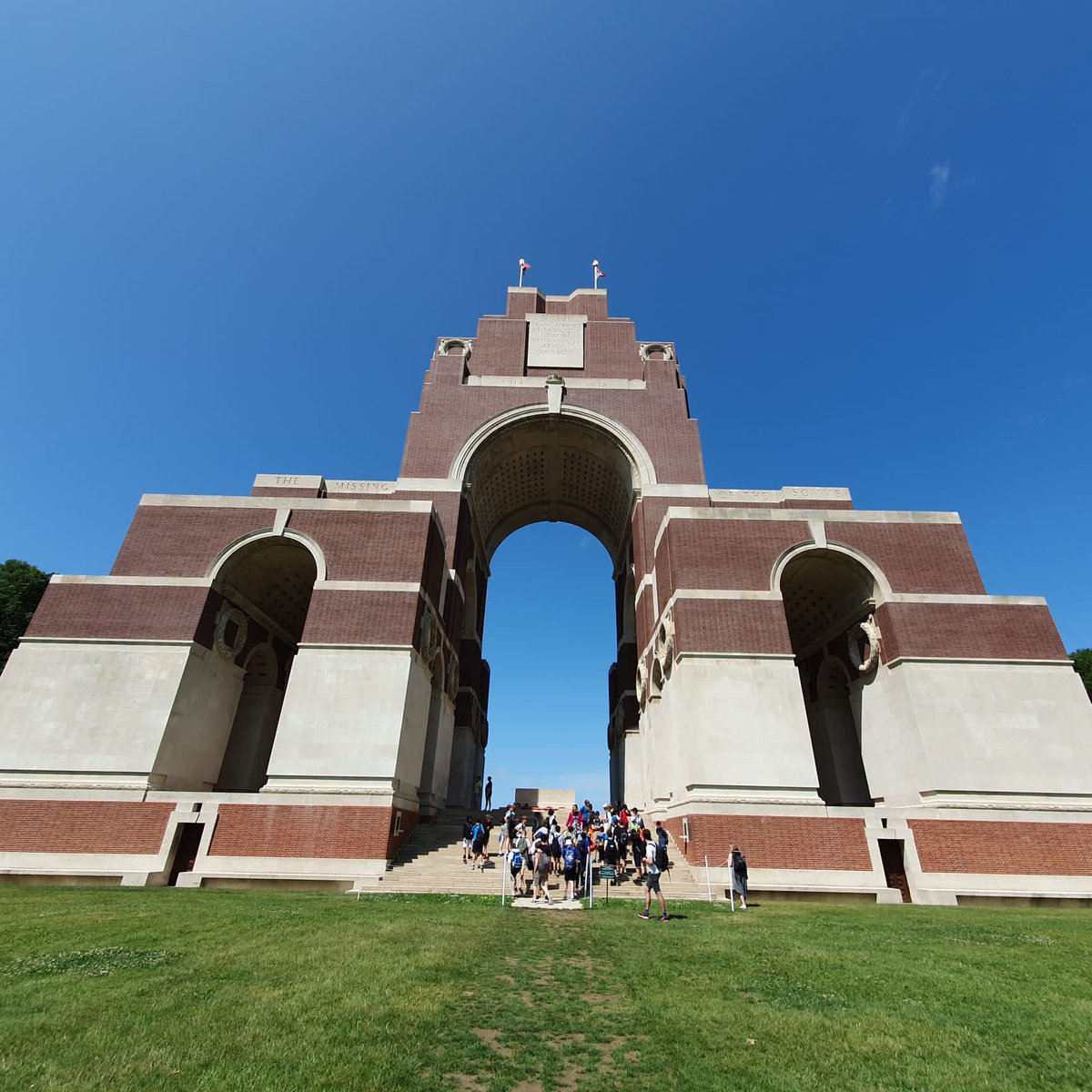 KingsHouseTrips's tweet photo. A beautiful, sunny morning for Year 7 as we visited the incredible Thiepval Memorial. Off to Vimy Ridge next! #KHSYear7Belgium https://t.co/7kUhpX1th1