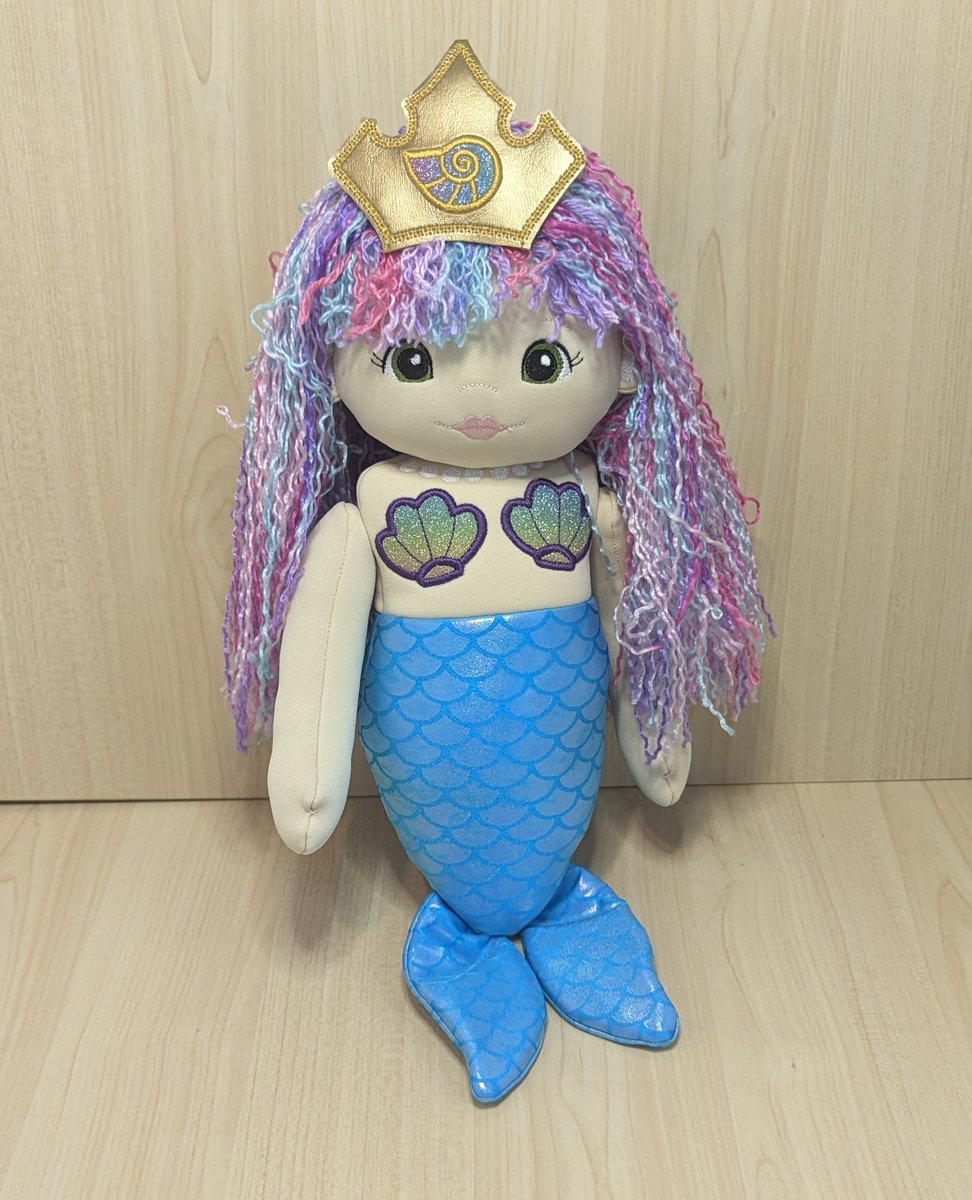 It is always so much fun designing a custom doll with a customer and this Rainbow Princess Mermaid doll was special.
The only greater joy is hearing back from my customers like this. 
lelunastar.com/products/custo…
#lelunastar  #customerreview #mermaid #rainbowprincess #rainbowmermaid