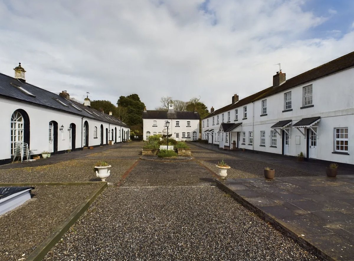 We have Summer dates available in this converted stables! Just 1km from the beach in Waterford, Ireland. 

Enquire quoting ID # 3403 

#Ireland #Exchange #HolidayHomes