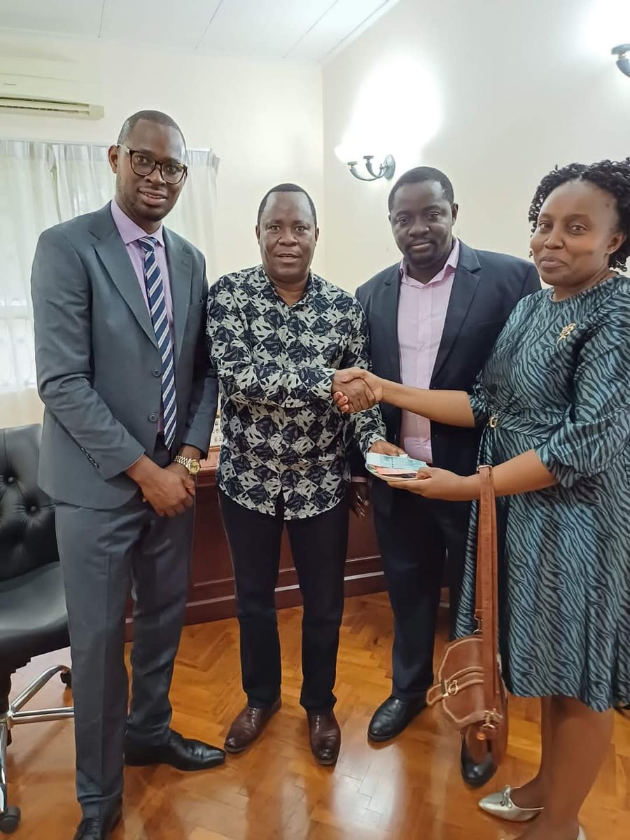 presidentgacopa's tweet photo. There are 19 Kenyans stranded at the High Commission of Kenya  in Malaysia and the GACOPA MALAYSIA  Kenyan delegation  who visited the Embassy today made some monetary contributions for food 

We handed over the contributions to His Excellency Deputy Ambassador to distribute the amount to them
@RobertAlai  help spread