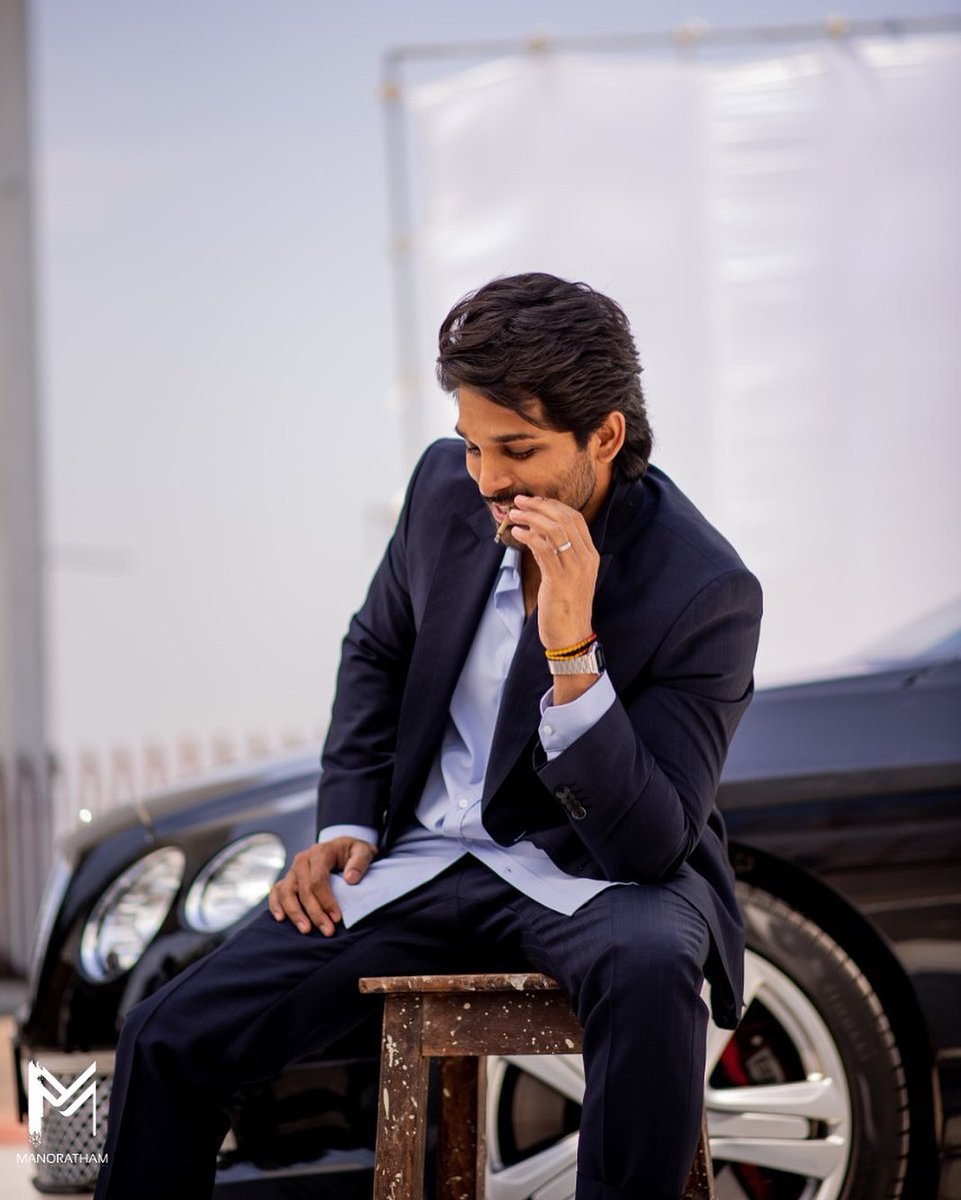 TrendsAlluArjun's tweet photo. Stylish star @alluarjun Swag 🔥😍😍
Unseen stills from the sets of #AlaVaikunthapurramuloo ❤️ https://t.co/cRrrrCVbKQ