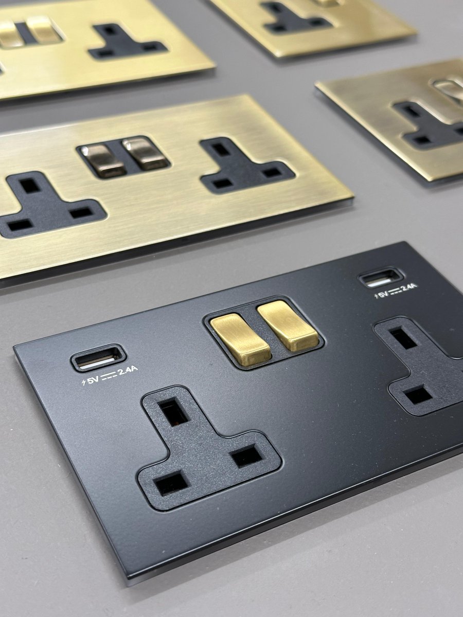 Sheer G2 - The newest addition to the G2 Range, screwless with squared edges and a choice of 11 finishes! 🤩

#HamiltonLitestat #SwitchesAndSockets #InteriorDesign #HomeInspo