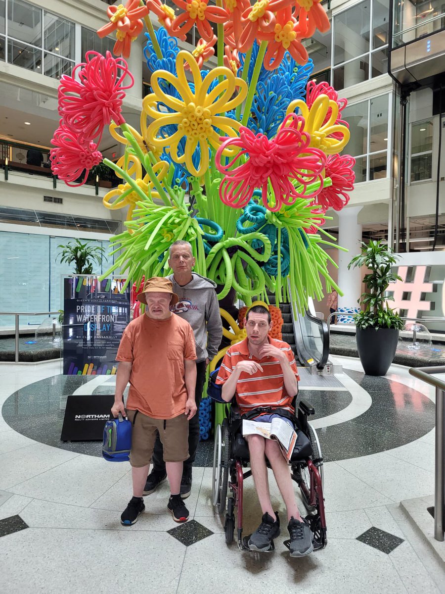 MetaCentre1986's tweet image. What a beautiful day @harbourfrontcentre 💐🌈  This cool ‘Pride of the Waterfront’ display is at the @queensquayterminal #gocheckitout #socool #summervibes #happiness #beautifulday