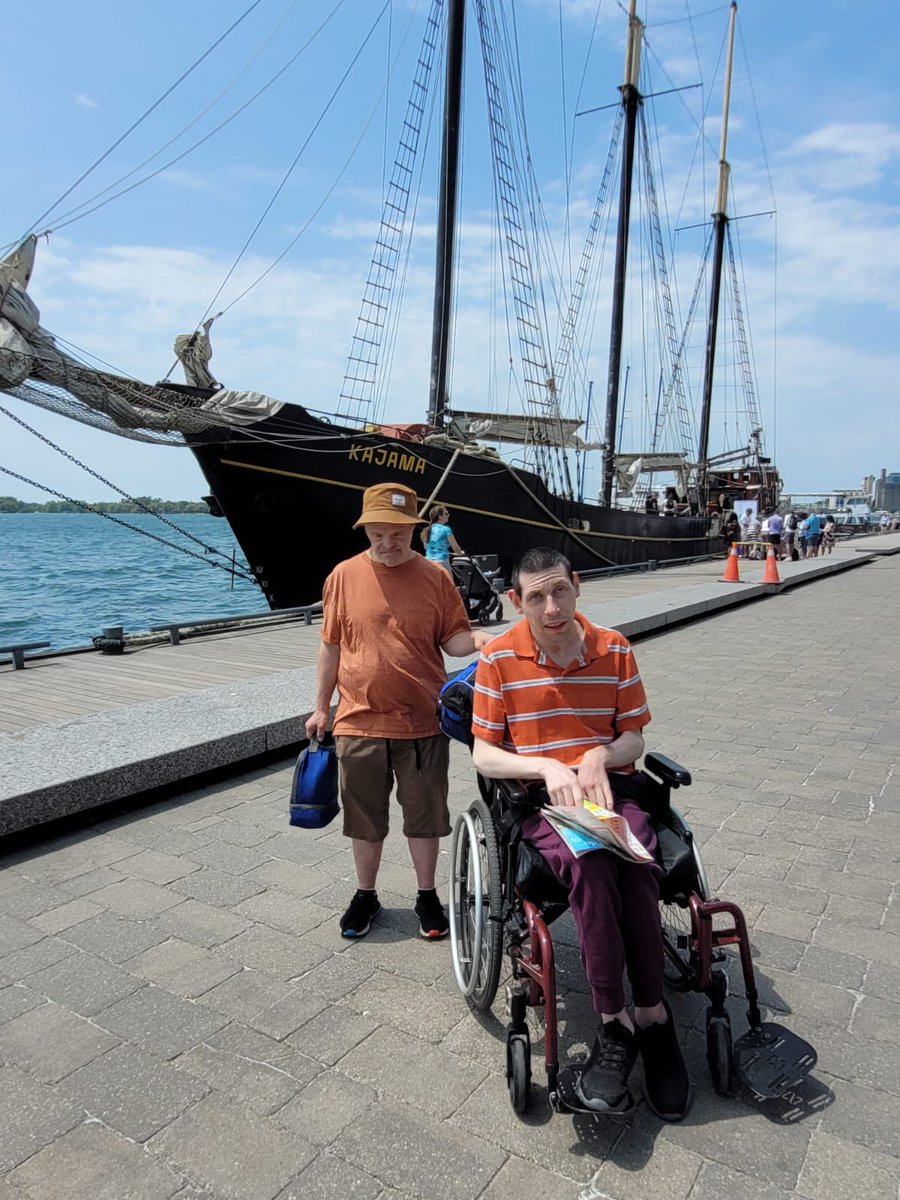 MetaCentre1986's tweet image. What a beautiful day @harbourfrontcentre 💐🌈  This cool ‘Pride of the Waterfront’ display is at the @queensquayterminal #gocheckitout #socool #summervibes #happiness #beautifulday