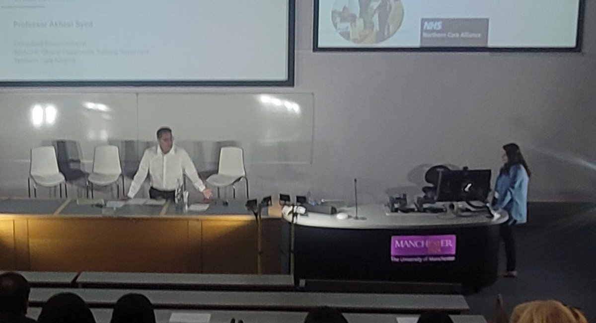 OyebanjiAdewumi's tweet photo. @nazirafzal @DrAishaAwan at  @reachenw event @OfficialUoM -  Appreciating #Amazing work done and support provided to Refugee &amp; AsylumSeeker Doctors &amp; Healthcare Professionals 👏🏾👏🏾👏🏾 #RefugeeAwarenessWeek  #EDI @gmcuk @NCAlliance_NHS #HOPE https://t.co/MbOgSyYFO6
