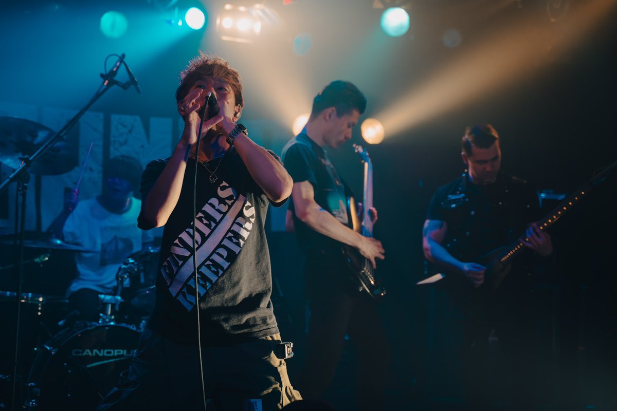 Roots_Of_Grief's tweet photo. 【LIVE PHOTO】
6/11 Ikebukuro CHOP
#GANDRBAND #GANDRJAPAN #メタル #antijpop #metalhead #japan #tokyo #metalband #music #musician #metalcore #metalcoreband #stage
#livemusic #japanmetalcore #stagelights #rockstar #rockstars #band #solarguitars #espguitars #ibanez #drums #singer https://t.co/52LBu7vPKp