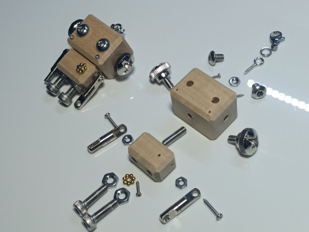 mitocraftdiy's tweet photo. #ファンになってくれる人RT

木材やスタビライズウッド、レジン等の素材と金属パーツを組み合わせた体長1.8~3cmの小さなロボットチャームは、シンプルモダンなデザインと多彩なカラーバリエーションで、老若男女問わずご愛用頂いております！ https://t.co/8c0E7UZw0c