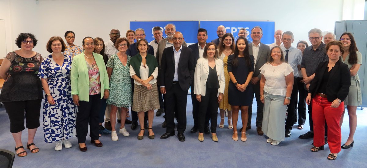 CPAM94's tweet image. La 9ème CPTS du 94 signée par la @CPAM94, l’@ARS_IDF et les représentants de la CPTS OCTAV. Objectif: proposer une réponse collective et coordonnée aux besoins de santé de la population d'Orly, Choisy-le-Roi, Thiais, Ablon-sur-Seine, Villeneuve-le-Roi)#AgirEnsembleProtégerChacun