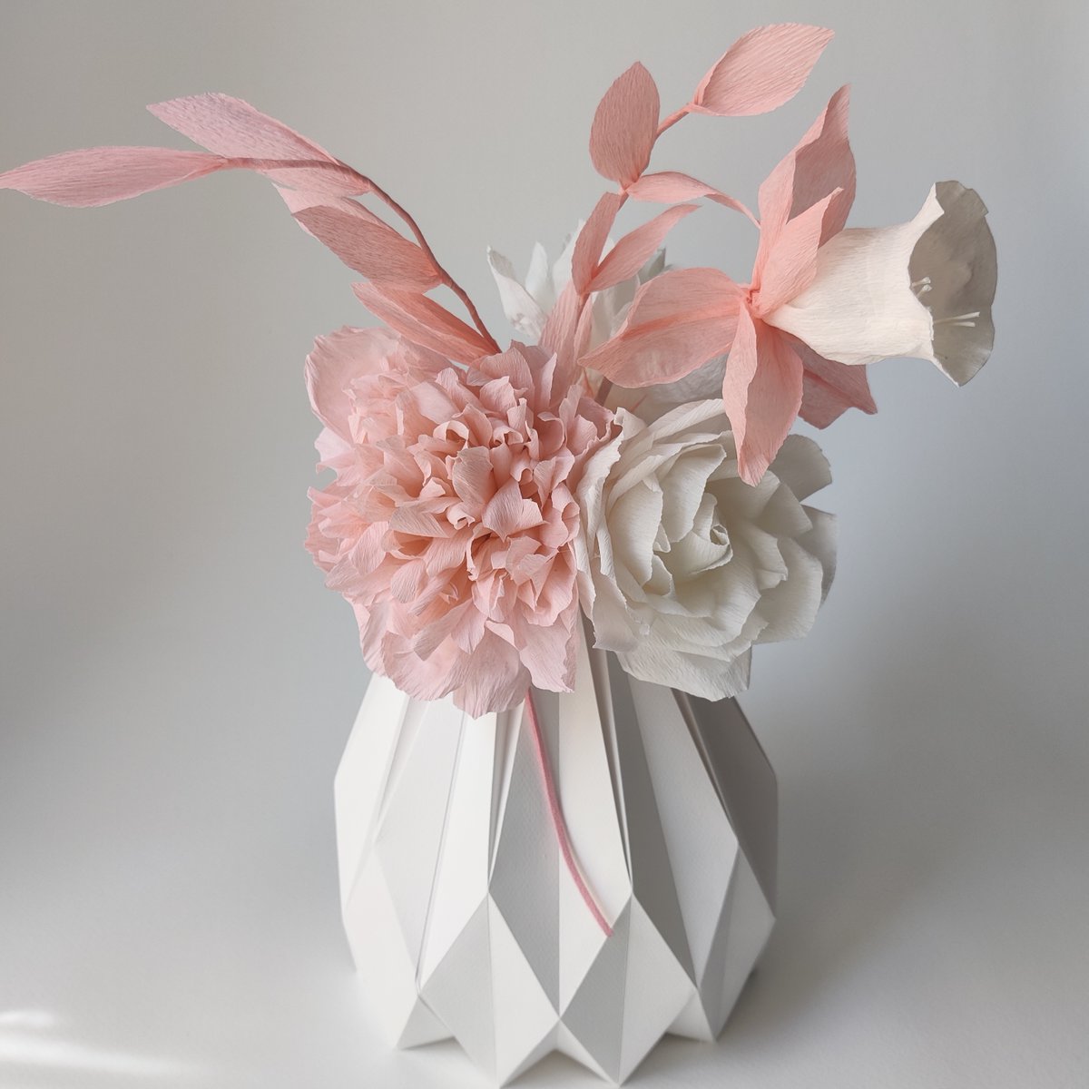 Origami Vase and Crepe paper Flower Bouquet 

#liveevents #dubaievents #luxuryevents #origamiFolding #origamidesignerstuio #handmade #Dubaiartist