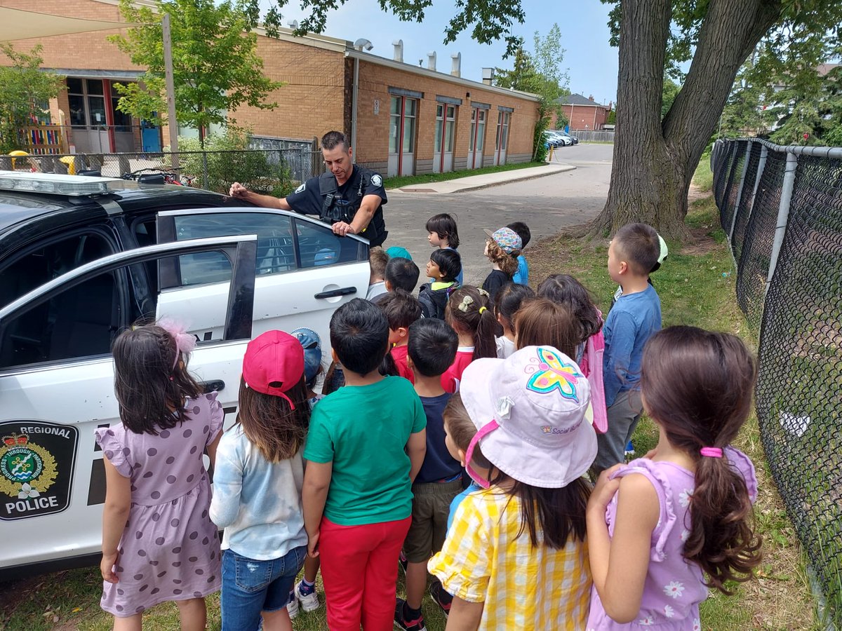 ROPShdsb's tweet photo. A fun visit with Officer Badger in KF-3!  #police #ROPSROCKS #fun https://t.co/1X5saJLGn1