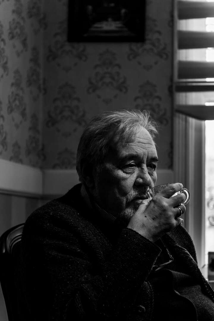 Prof. İlber Ortaylı:

"Zavallı Türkçe! Ne güzelsin ve ne kadar şuûrsuz, câhil, cüretkâr evlatların var; seni berbat ediyorlar."