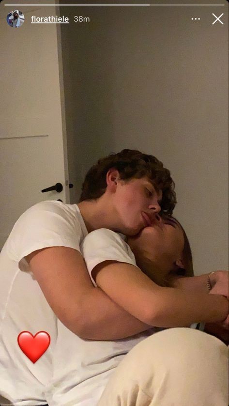 adamsjmary's tweet photo. 4 meses te chamando de marido, eu te amo mais cada dia, obrigada por estar na minha vida J, prometo te amarei na riqueza e mais ainda na pobreza, na alegria e mais ainda na tristeza, na saúde e mais ainda na doença, até depois que a morte nos separar ❤️ https://t.co/BQgrTtM6Va