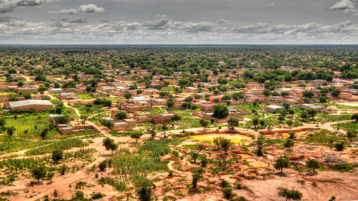 🌱 Entre mythes et réalité, où en est la Grande Muraille Verte au #Sahel ? Oblé Neya, coordinateur régional du programme #climat pour Enabel, nous plonge dans ses coulisses. 👉 Une interview à lire ici : tinyurl.com/yjm863h9 #EnablingChange #GreatGreenWall