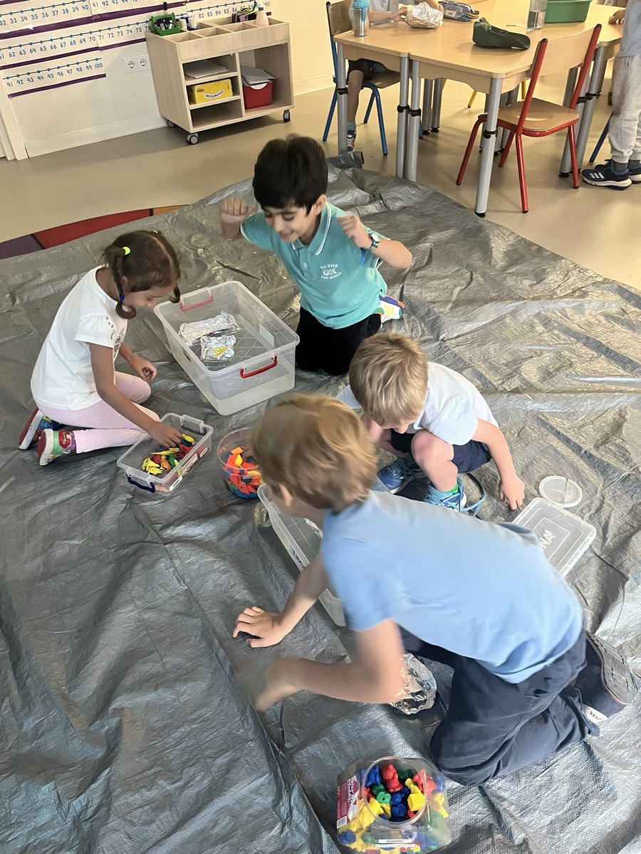 Making foil boats for STEM week investigating floating and sinking. We were testing how many passengers our boats could hold before it failed. Children made many designs to find out which was most successful and why ⛵️